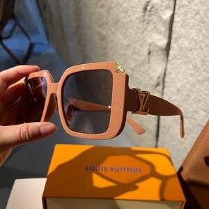 <AUTHENTIC>Louis Vuitton Blush Pink Square Sunglasses